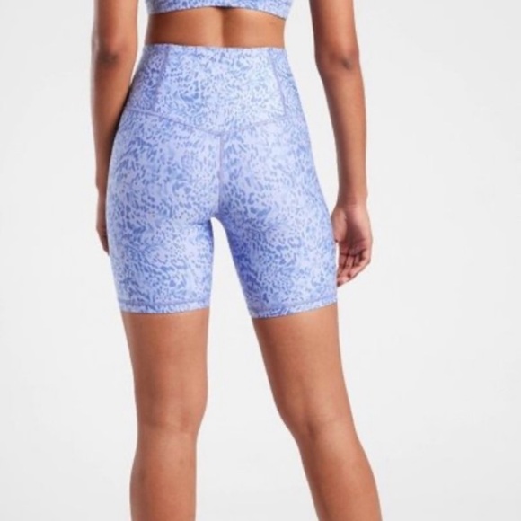 Athleta Elation Printed 7” Short in Liquid Petals
Victorian Periwinkle - Picture 2 of 12